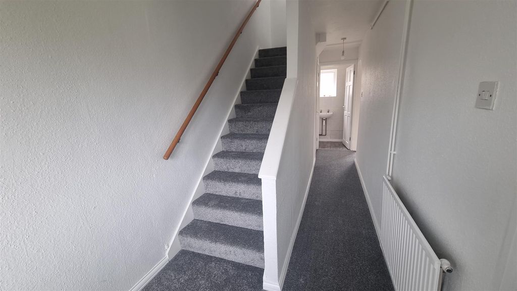 Property photo 3 of 13 Hall