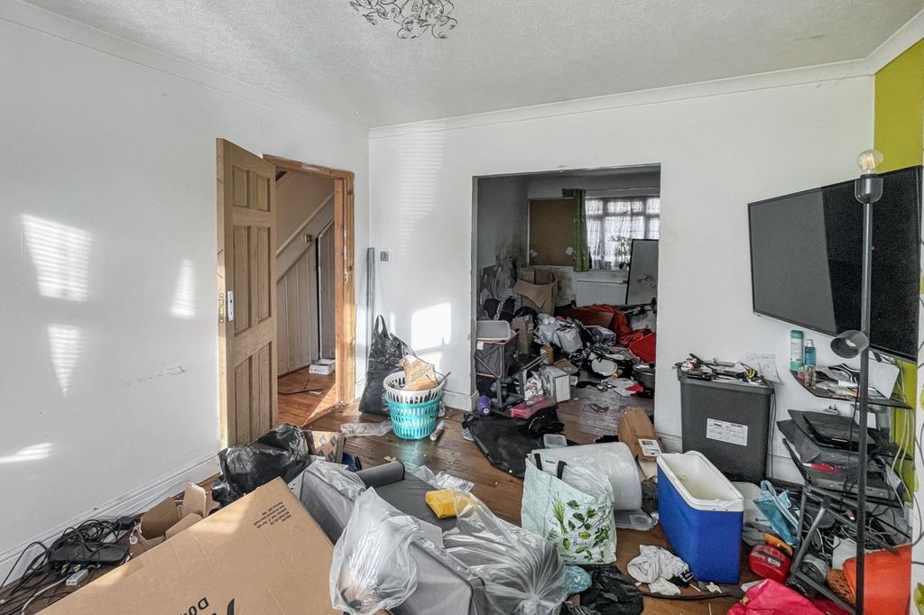 Property photo 3 of 24 66 Penrith Road, Thornton Heath, Surrey, Cr7 8Pl