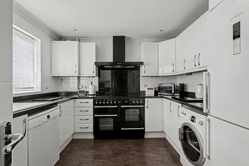 Property photo 3 of 19 4602707