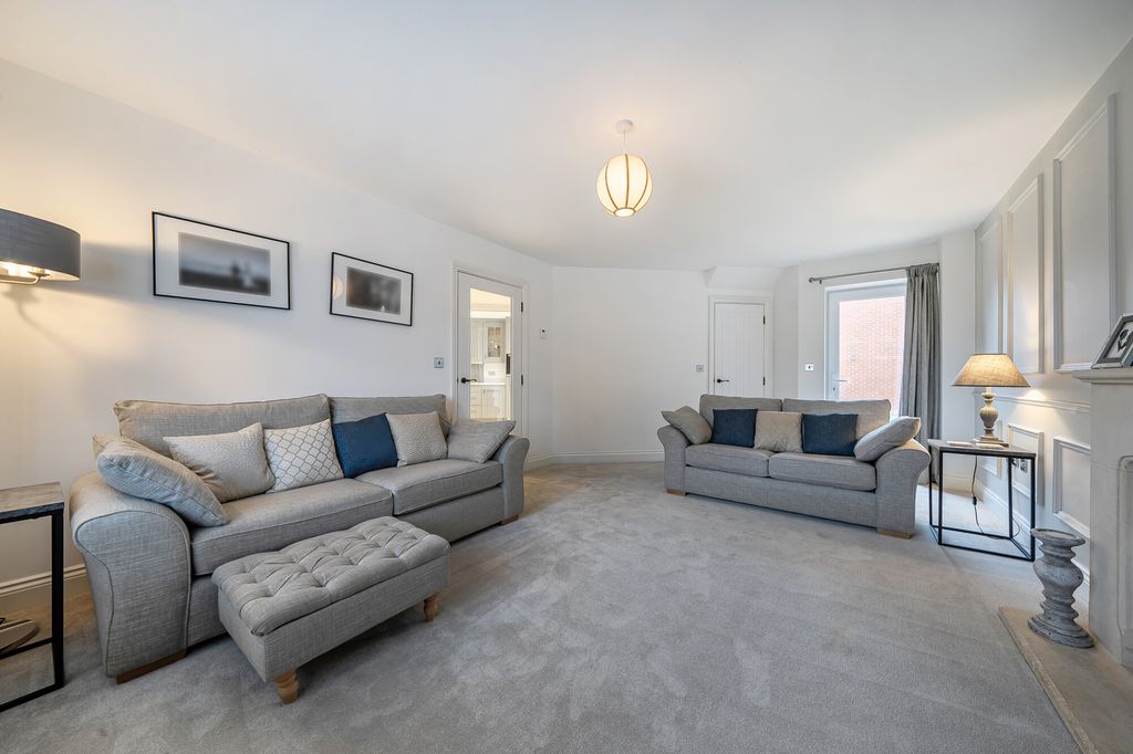 Property photo 3 of 11