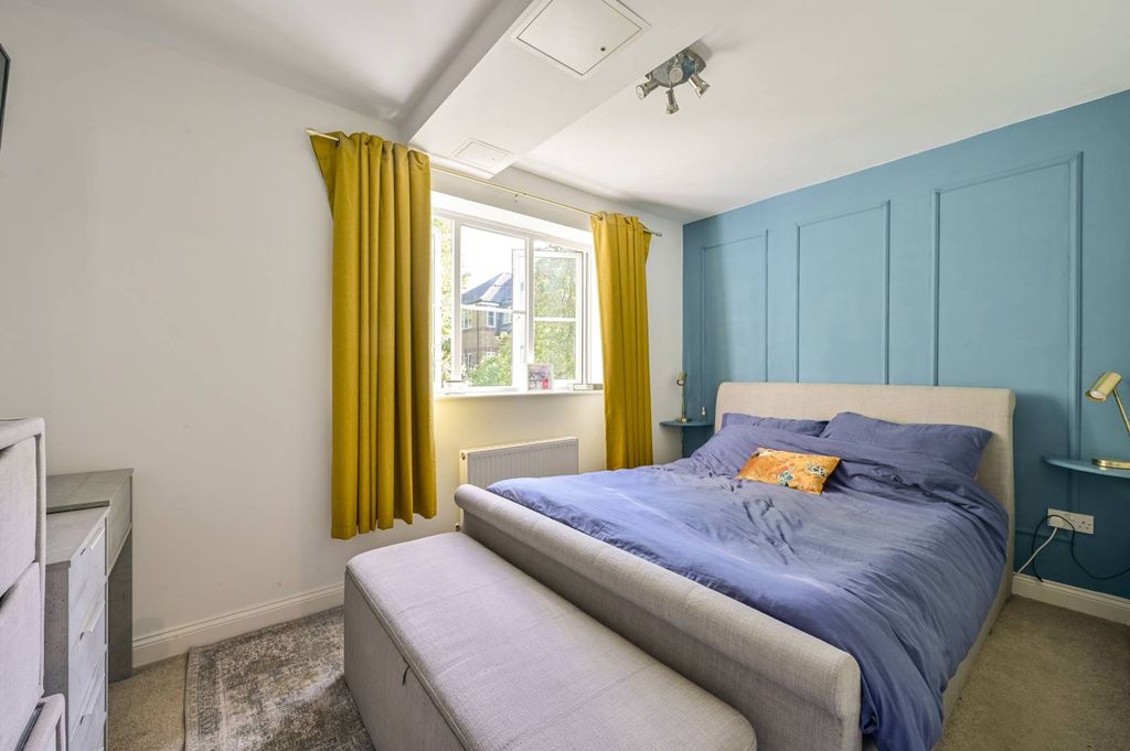 Property photo 3 of 12