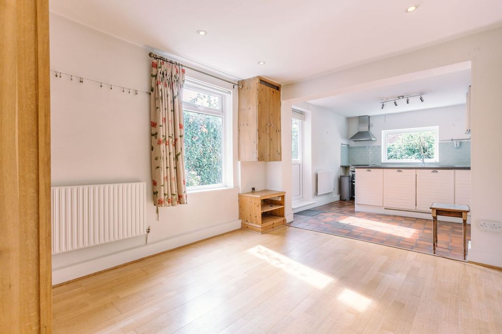 Property photo 2 of 23