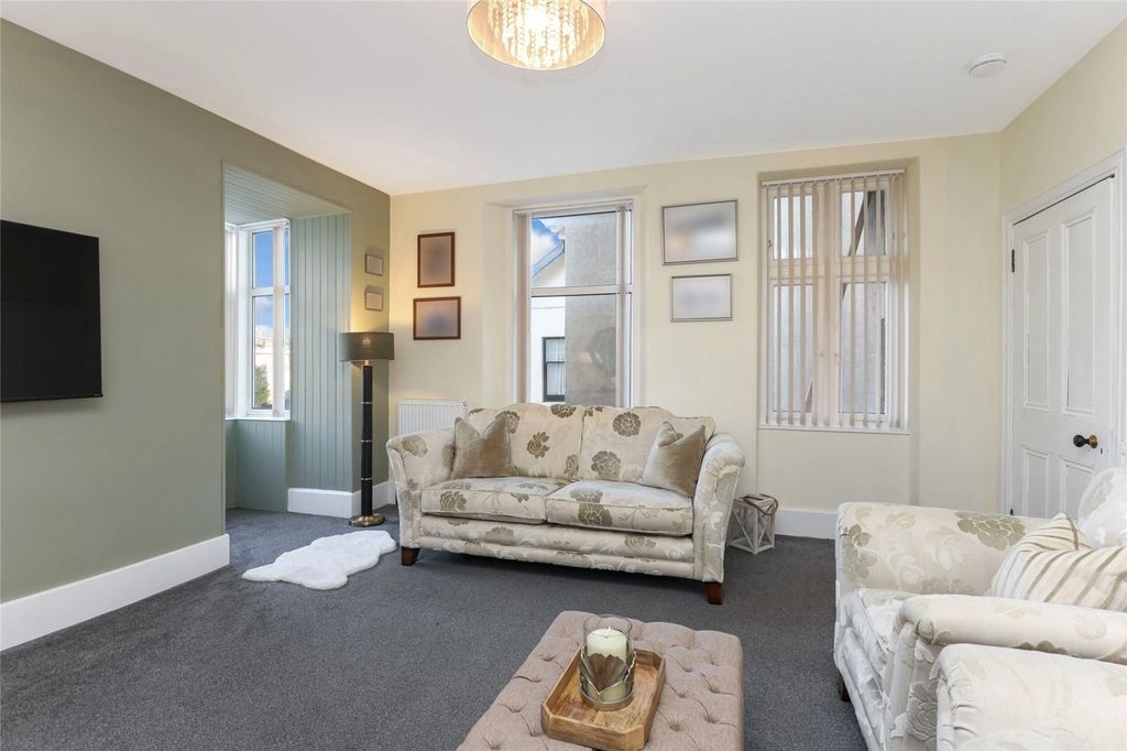 Property photo 3 of 28 Picture No. 08