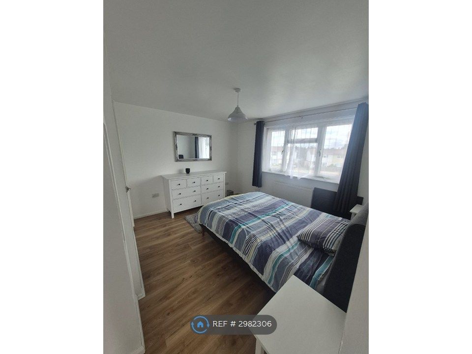 Property photo 1 of 15 Room 2