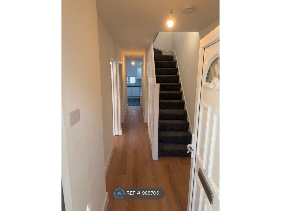 Property photo 3 of 15 Ground Floor Entrance