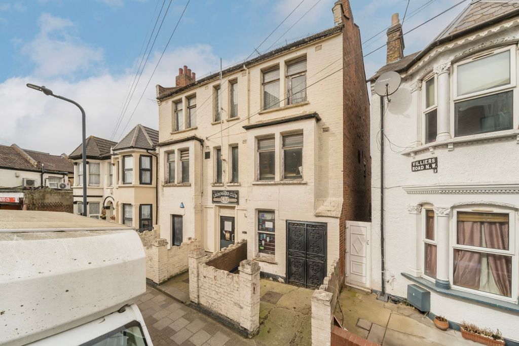 Property photo 2 of 16