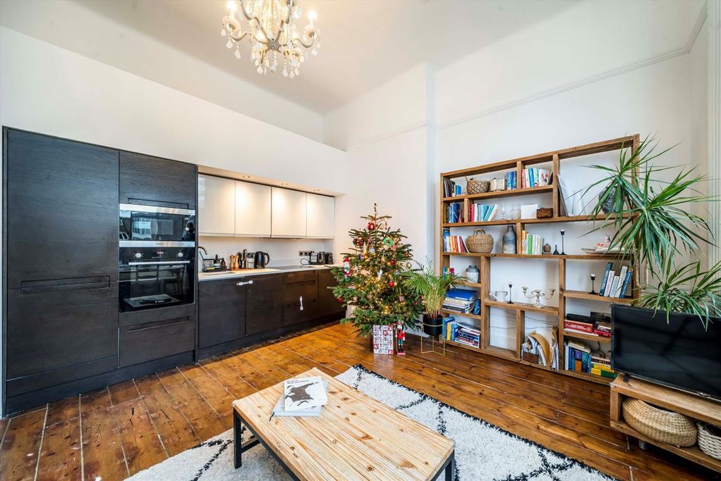 Property photo 2 of 8