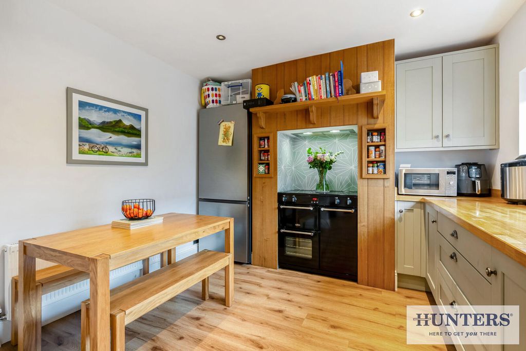 Property photo 3 of 16 Kitchen