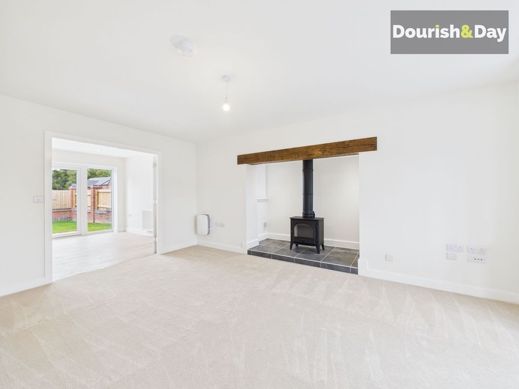 Property photo 2 of 19 Lounge