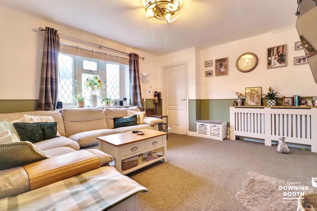 Property photo 2 of 28