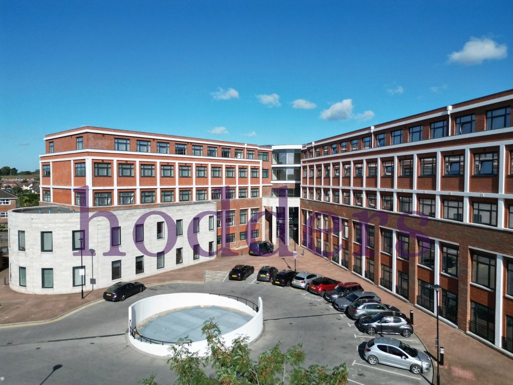 Property photo 2 of 16 Picture No. 32