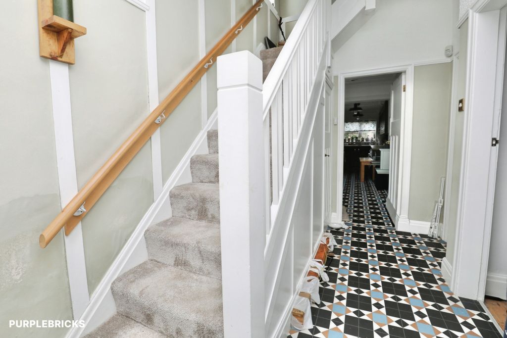 Property photo 3 of 16 Hallway