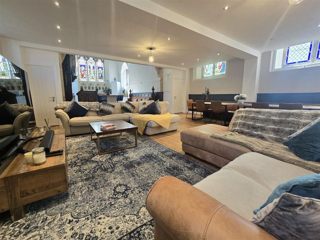 Property photo 3 of 27 Living