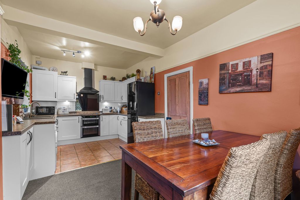 Property photo 2 of 27