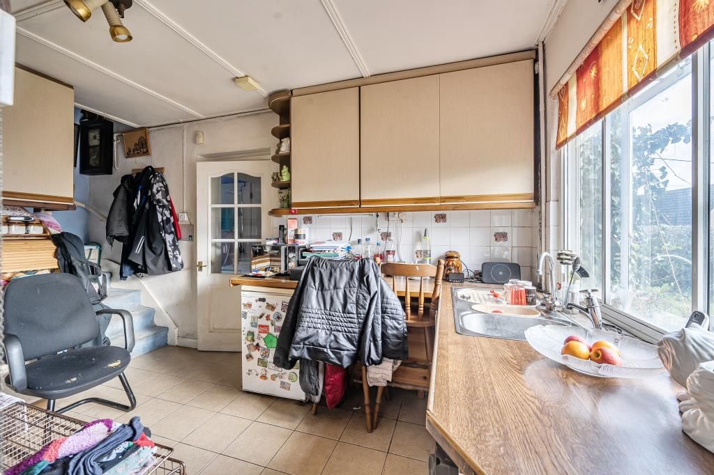 Property photo 3 of 22 Kitchen