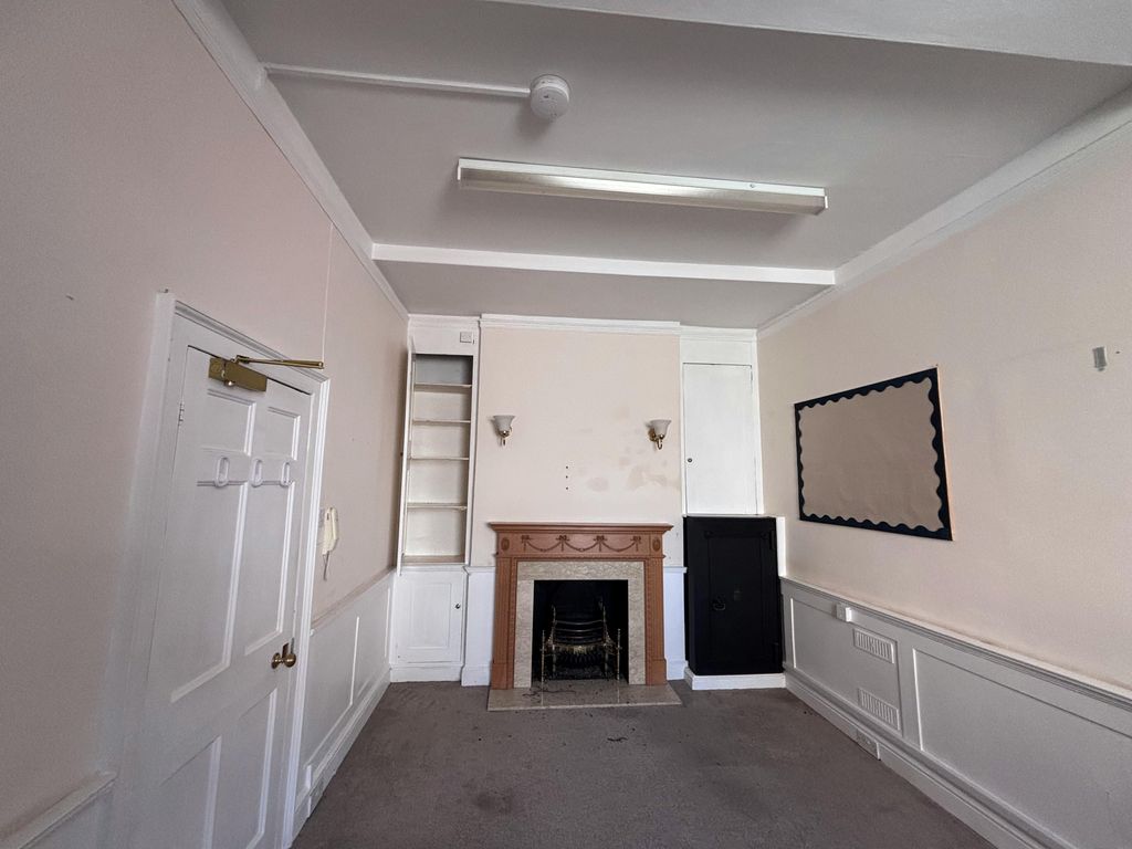 Property photo 3 of 8 3 College Green 5874.Jpeg