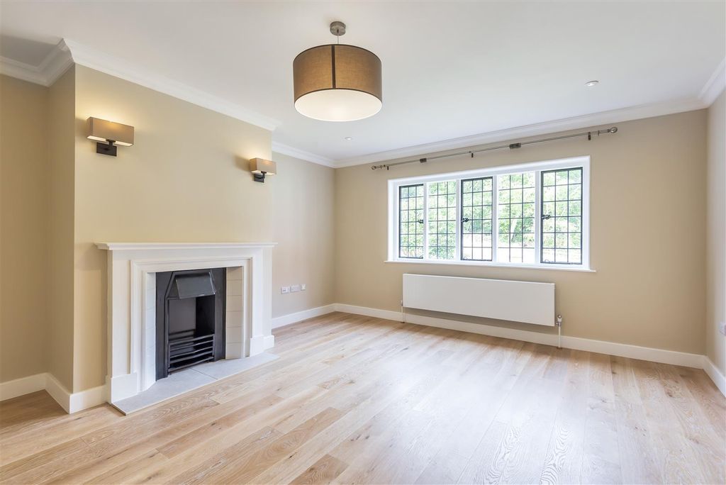 Property photo 3 of 13 903985 (11).Jpg