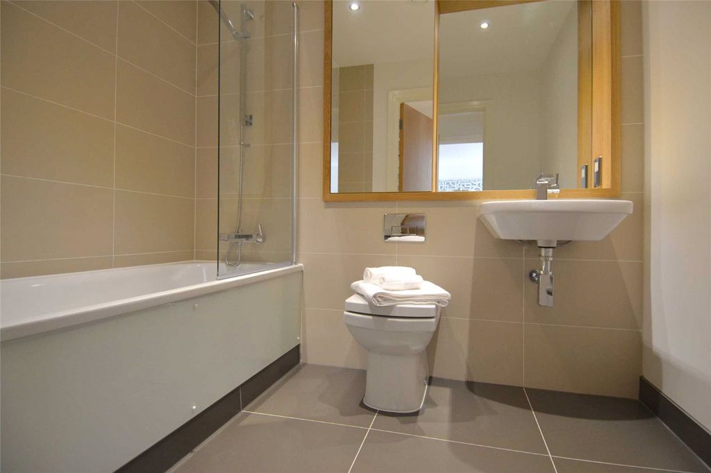 Property photo 3 of 7 Bathroom