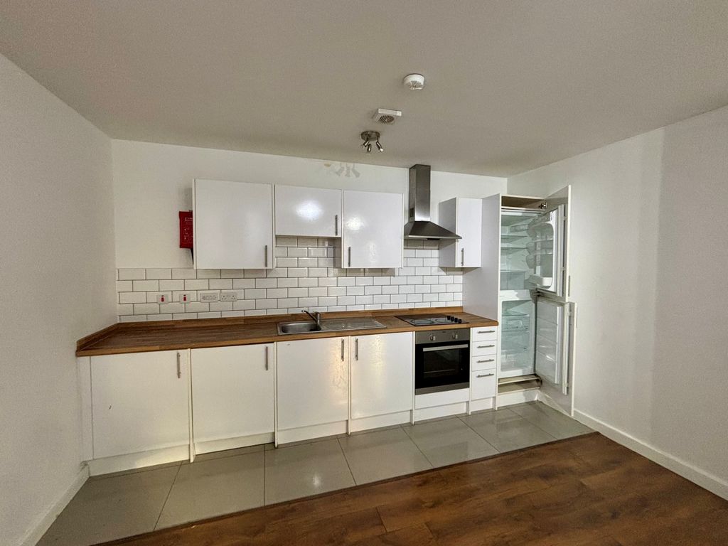 Property photo 2 of 6 Kitchen