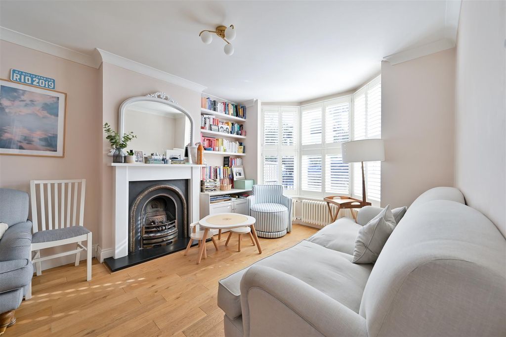 Property photo 3 of 12 18 Cowper Road-1.Jpg