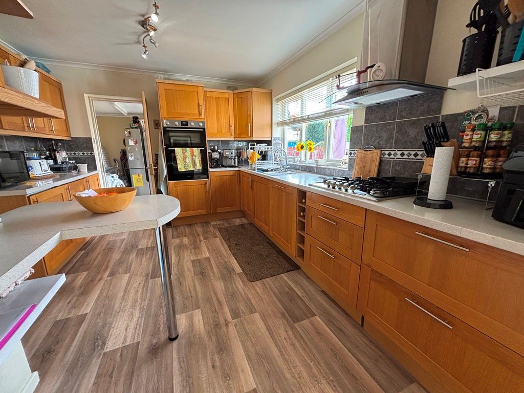 Property photo 2 of 22 Kitchen