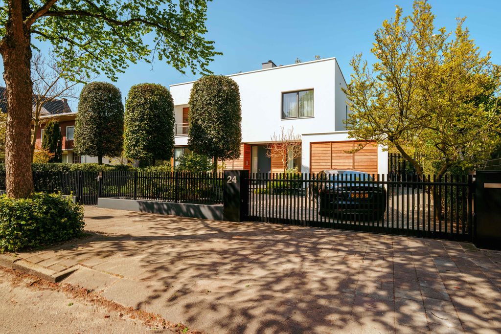 Property photo 3 of 60