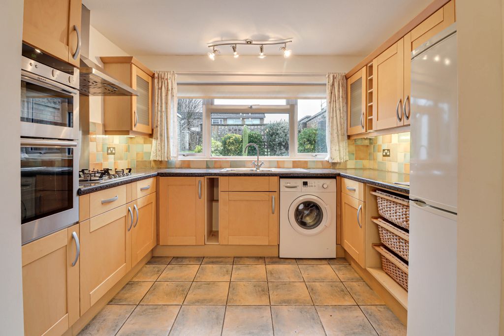 Property photo 3 of 15 Kitchen