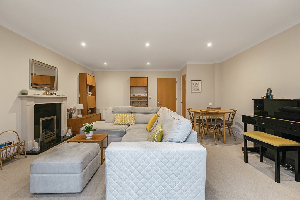 Property photo 3 of 18 Reception Room