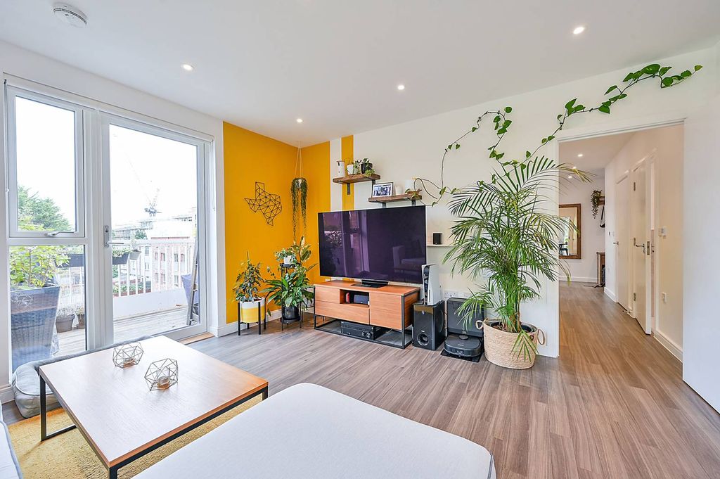 Property photo 3 of 11