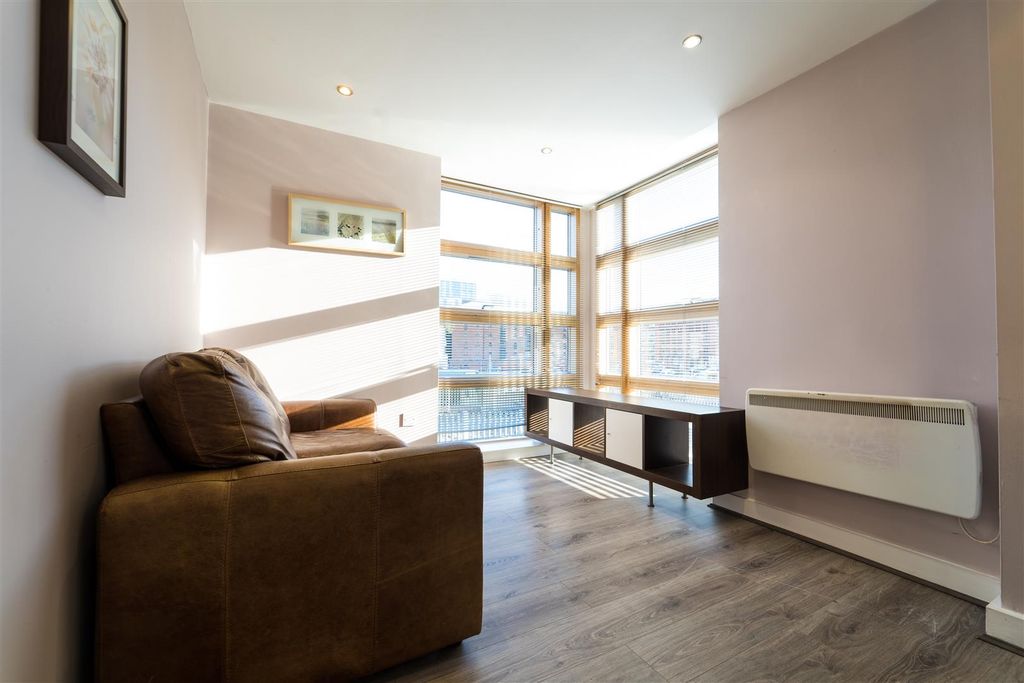 Property photo 2 of 10 Lounge