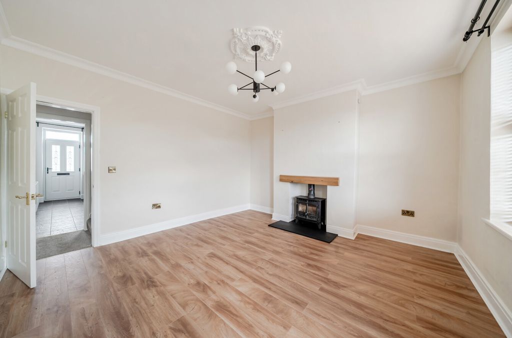 Property photo 2 of 17 1522667-8-6Aa9218...