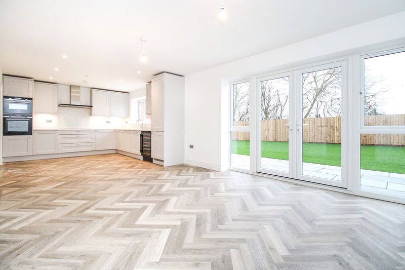 Property photo 3 of 19 Dining Area