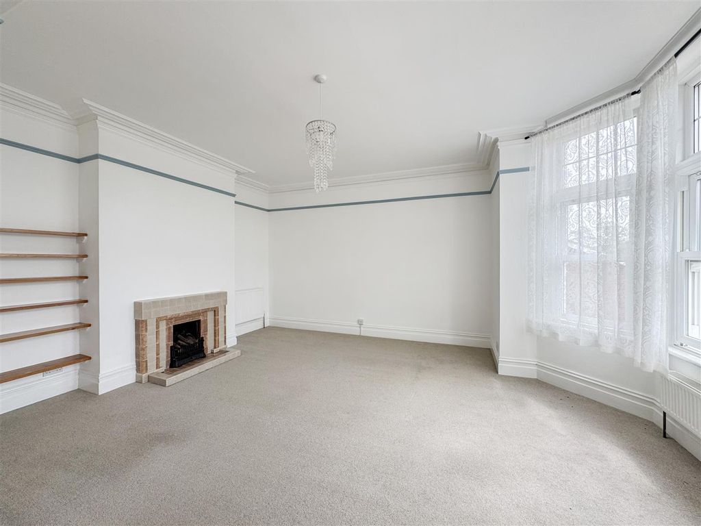Property photo 2 of 22