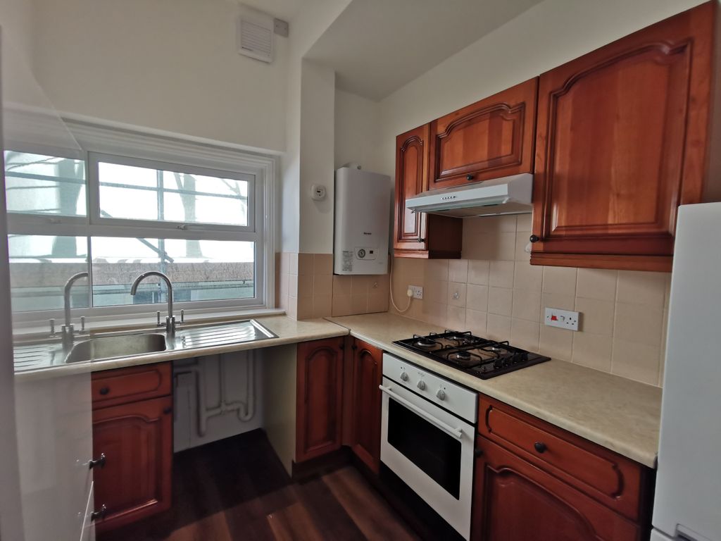 Property photo 3 of 7 Kitchen