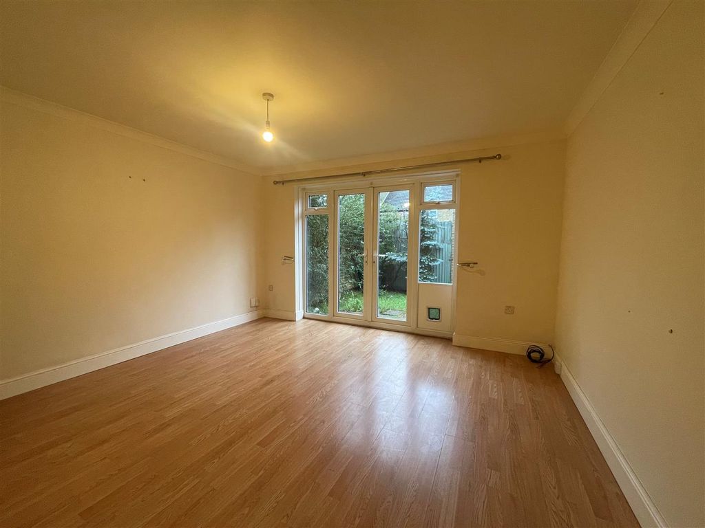 Property photo 2 of 9 Lounge