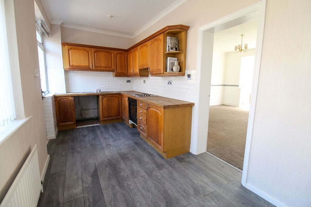Property photo 3 of 7 Kitchen