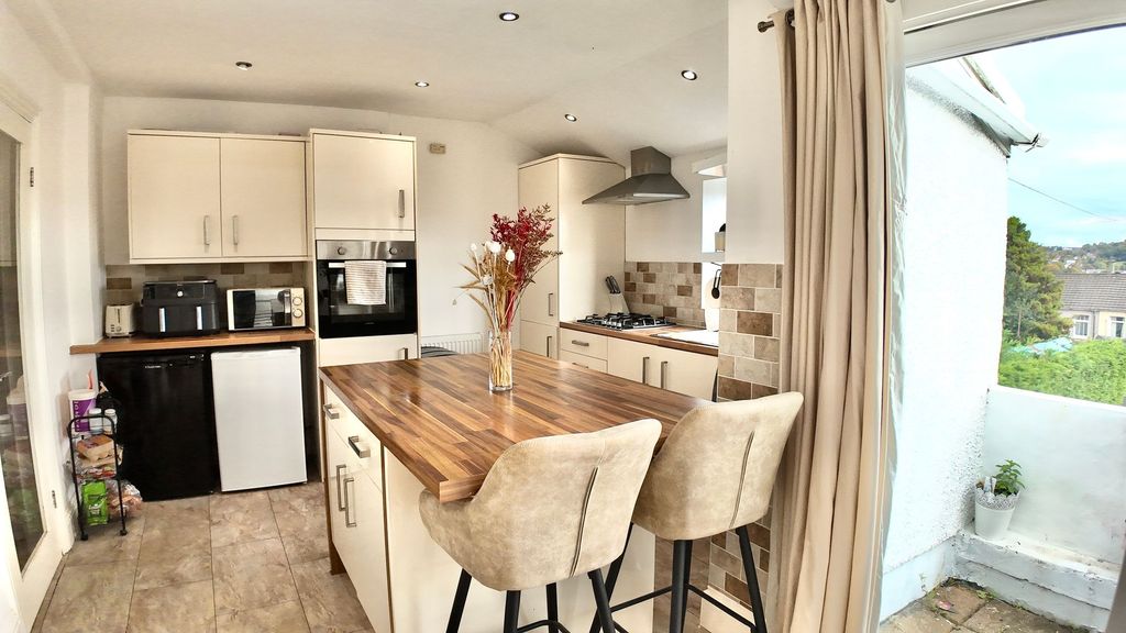 Property photo 3 of 35