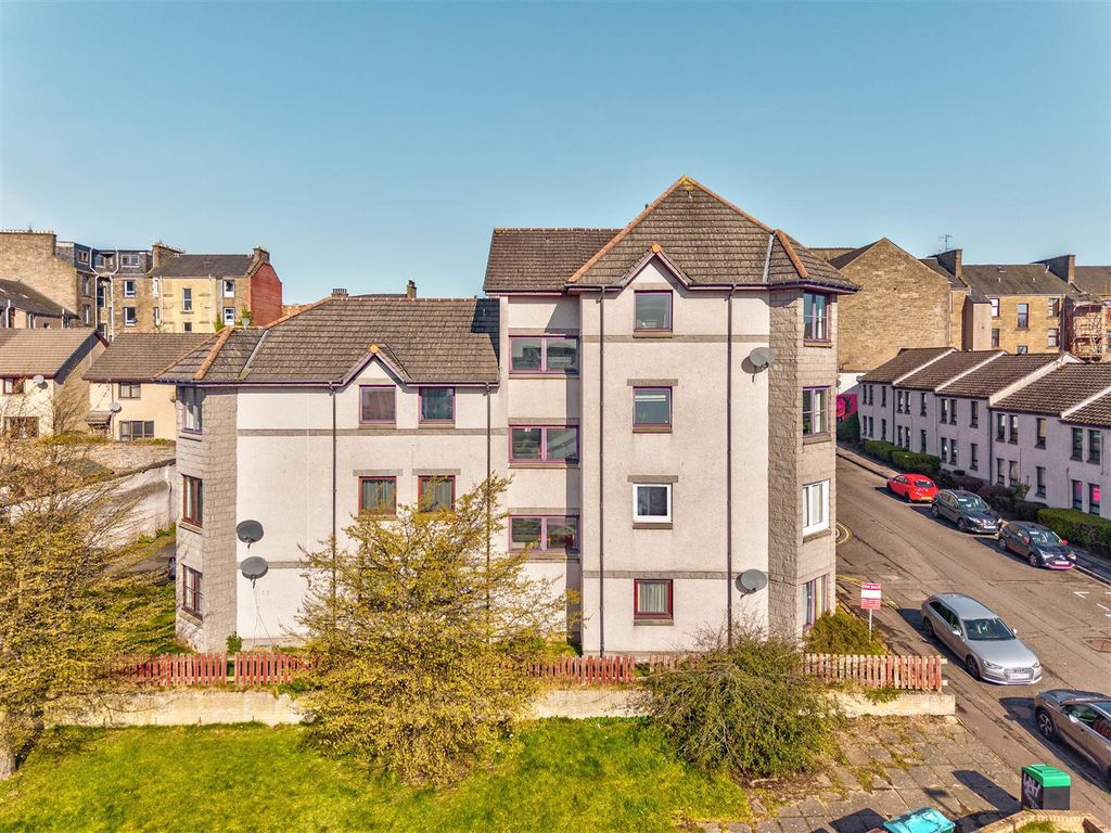 Property photo 1 of 18 38F Rosebank Street Dundee-6.Jpg