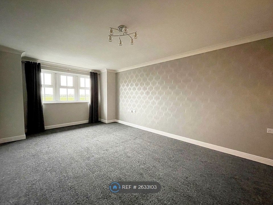 Property photo 3 of 15 Living / Dining Room