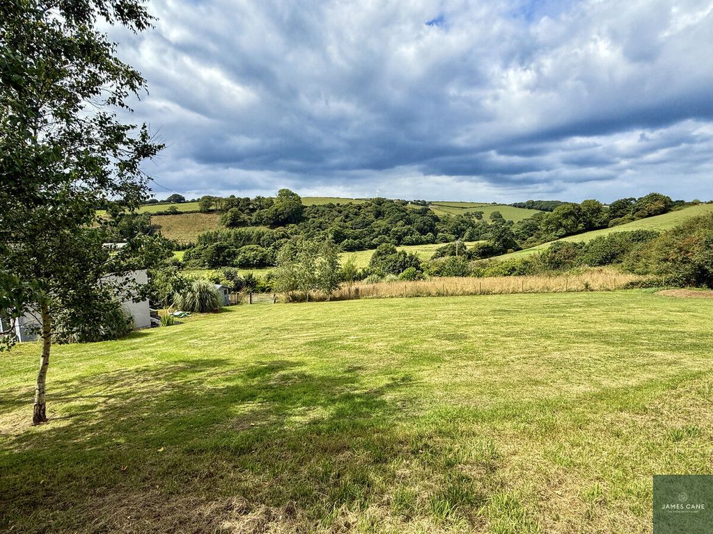 Property photo 3 of 32