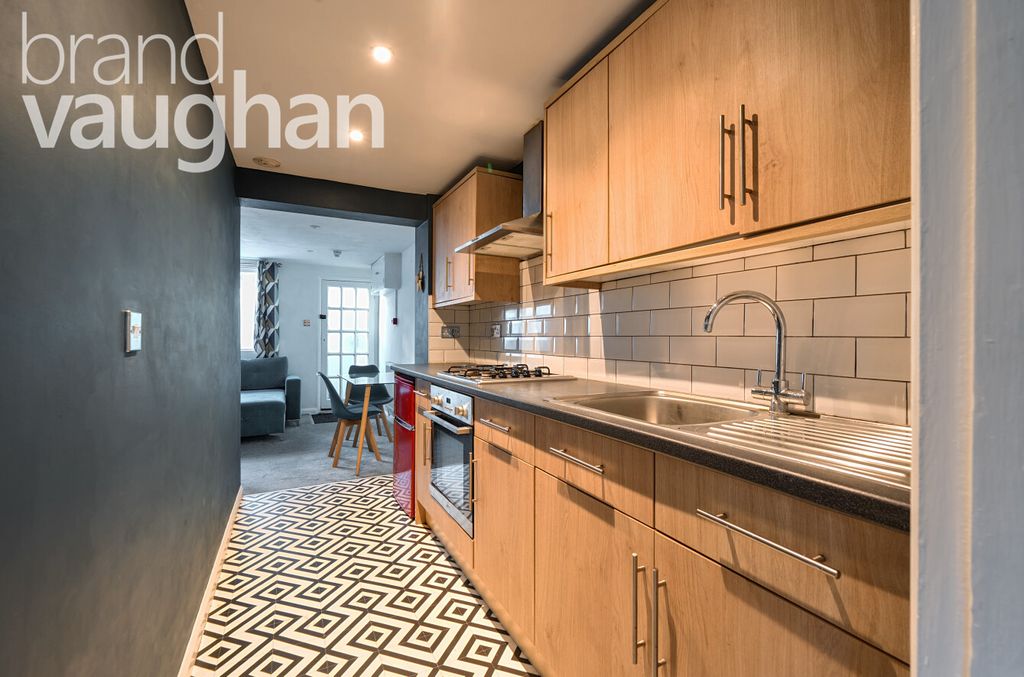 Property photo 1 of 9 Kitchen