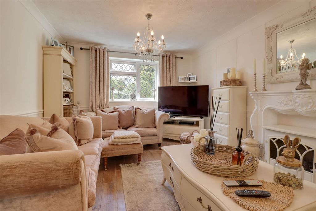 Property photo 2 of 17 10 Broxted Drive-5A.Jpg