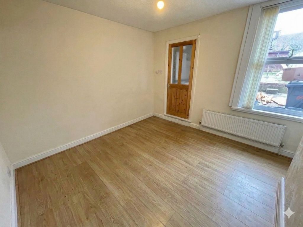 Property photo 3 of 8 5030783