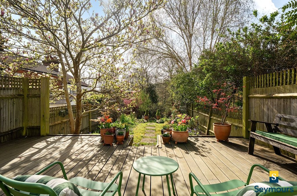 Property photo 3 of 26 Garden