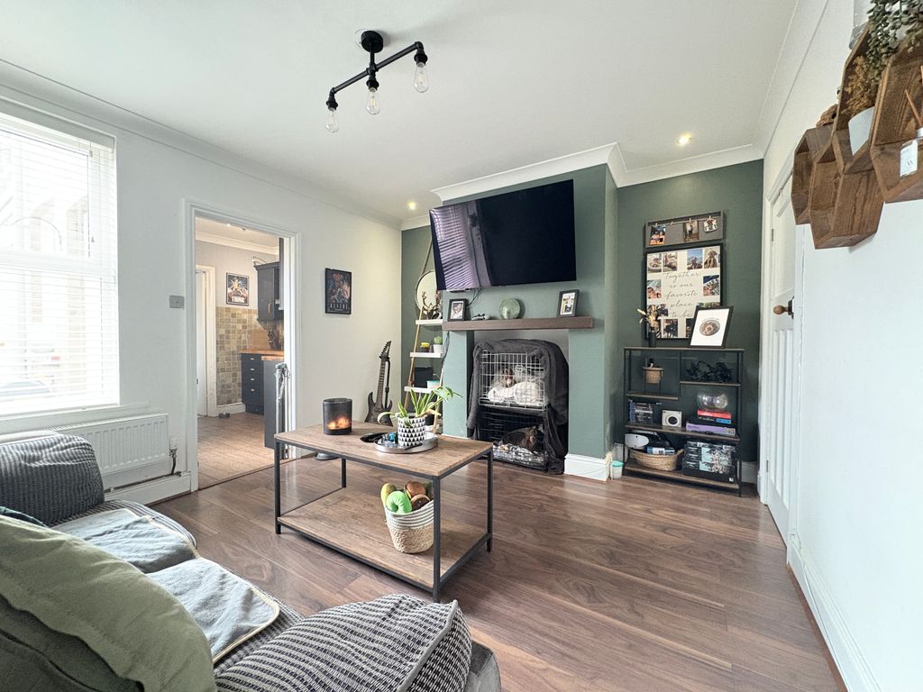 Property photo 3 of 11 Living Room