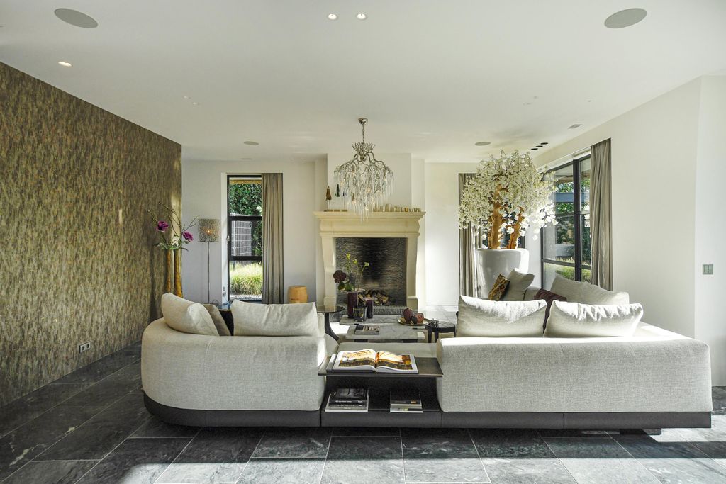 Property photo 3 of 75