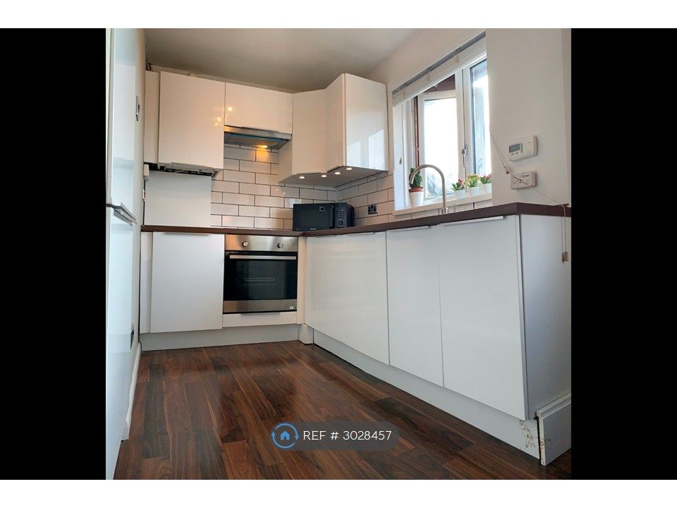 Property photo 3 of 9 Kitchen