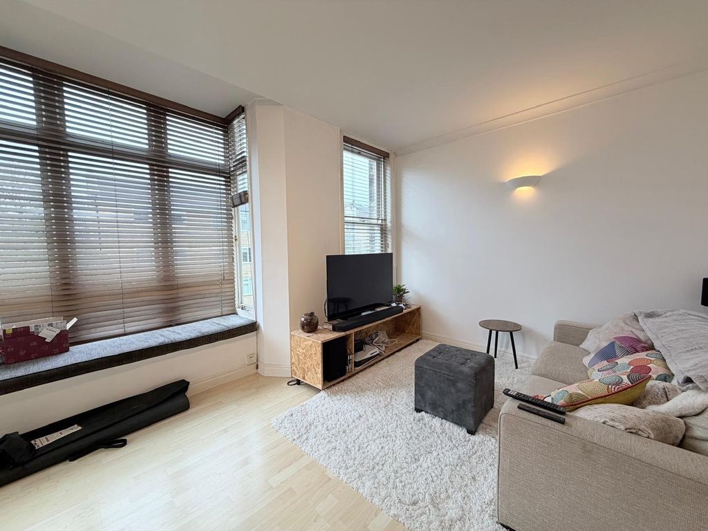 Property photo 2 of 11 Picture No. 23