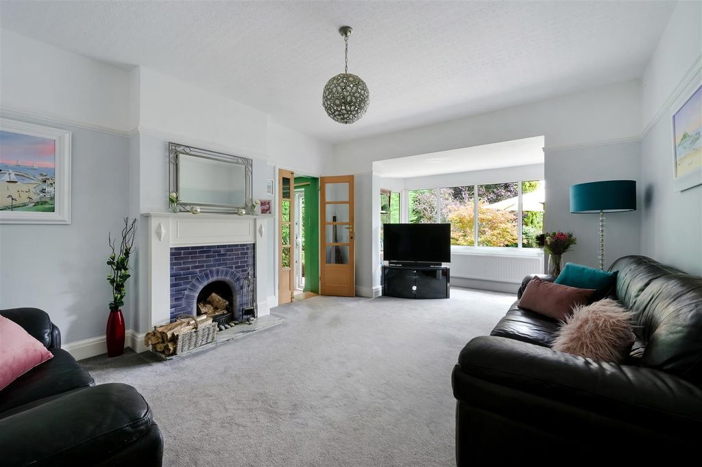 Property photo 3 of 34 Temple Road, -21.Jpg