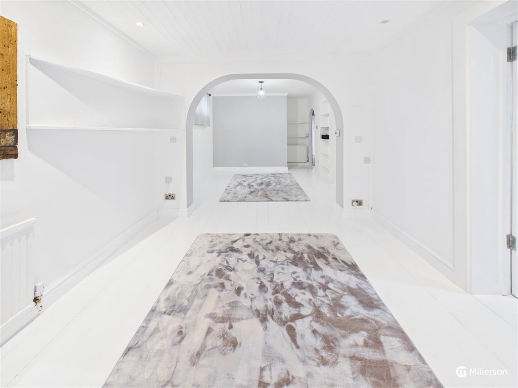 Property photo 3 of 25 Lounge Diner